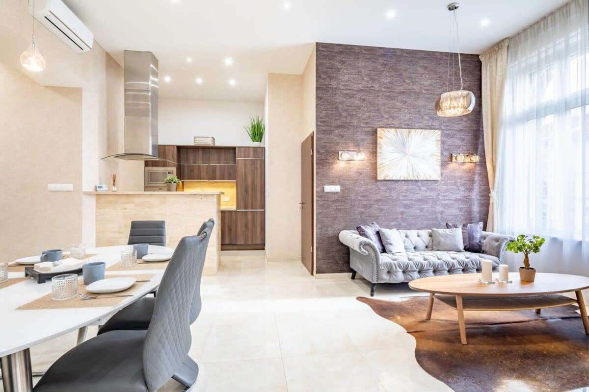 Splendid Perfectly Located Flat With Sauna Apartment Budapest Luaran gambar